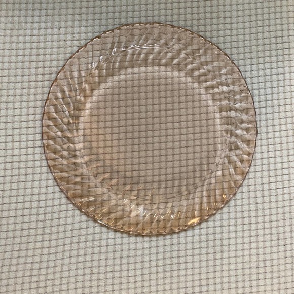 Arcoroc France 9” plates. Set of 4. - Picture 3 of 3